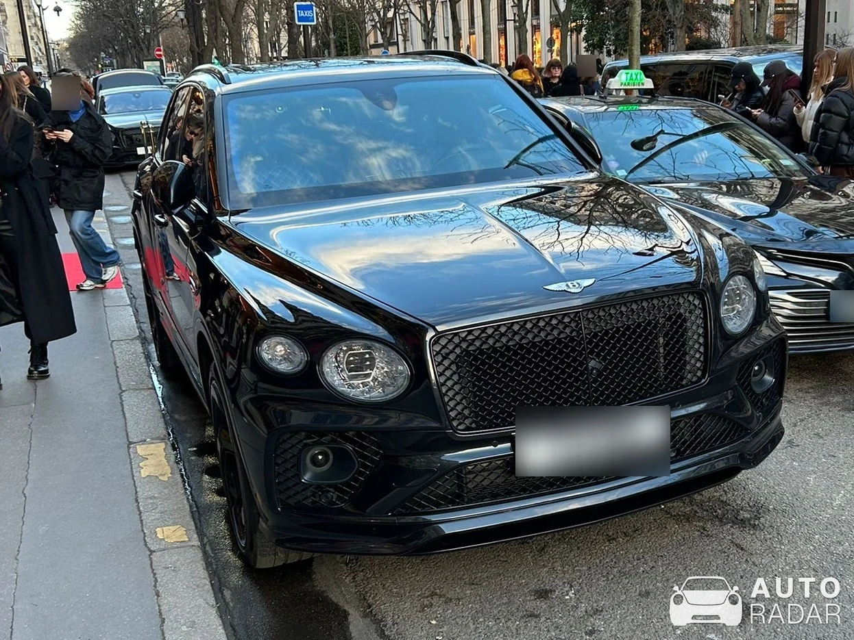 Bentley Bentayga V8 spotted in Paris, France
