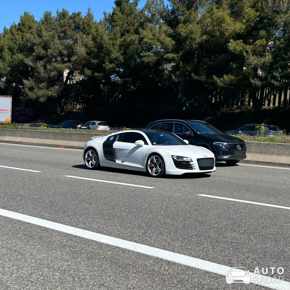 Audi R8 V8 Type 42 spotted in Aix-en-Provence