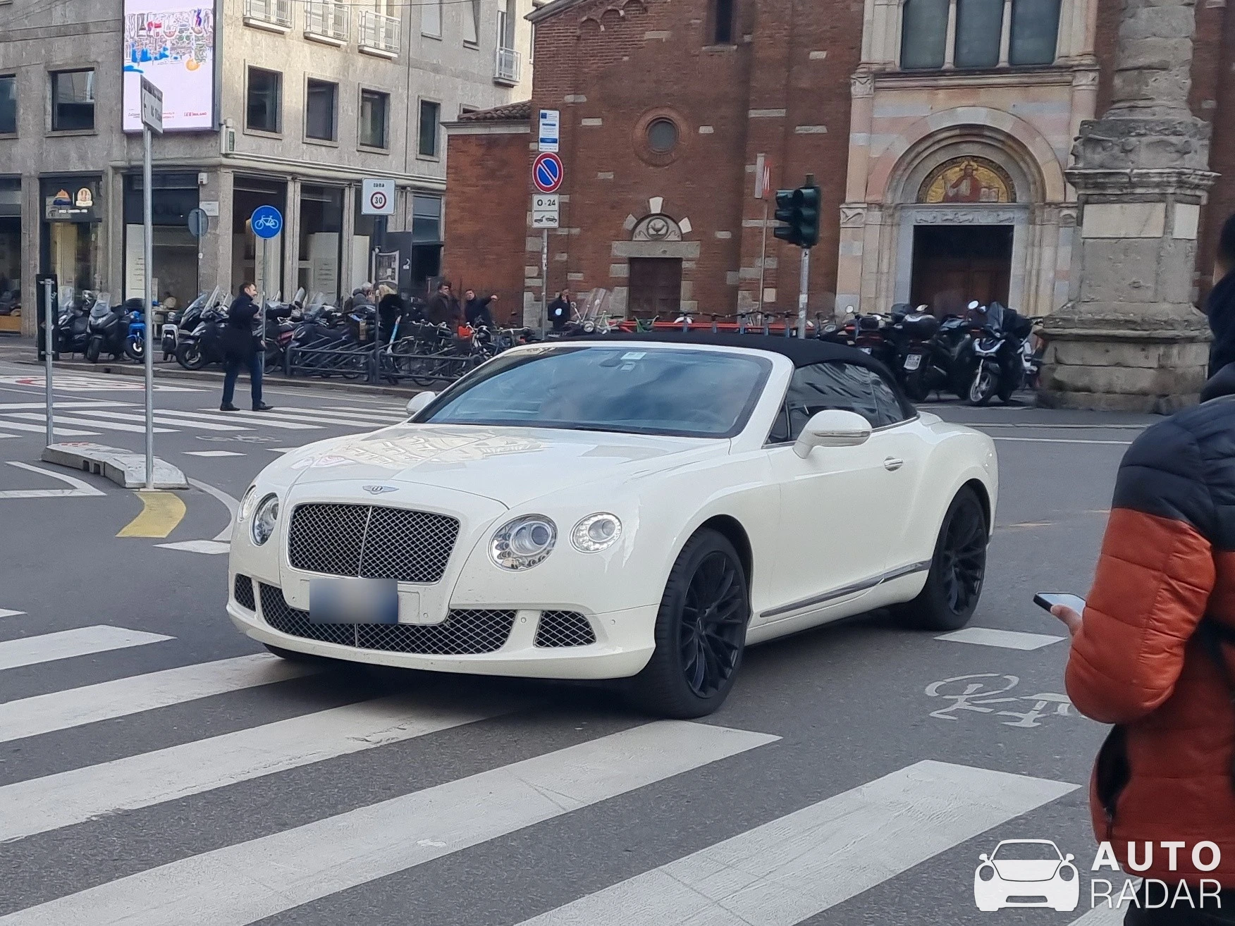 Bentley Continental GTC V8 spotted in Milano, Italy