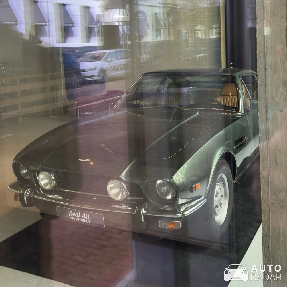 Aston Martin V8 spotted in Amsterdam