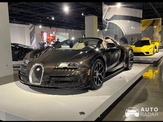 Bugatti Veyron 16.4 Grand Sport Vitesse spotted in Rodman, États-Unis