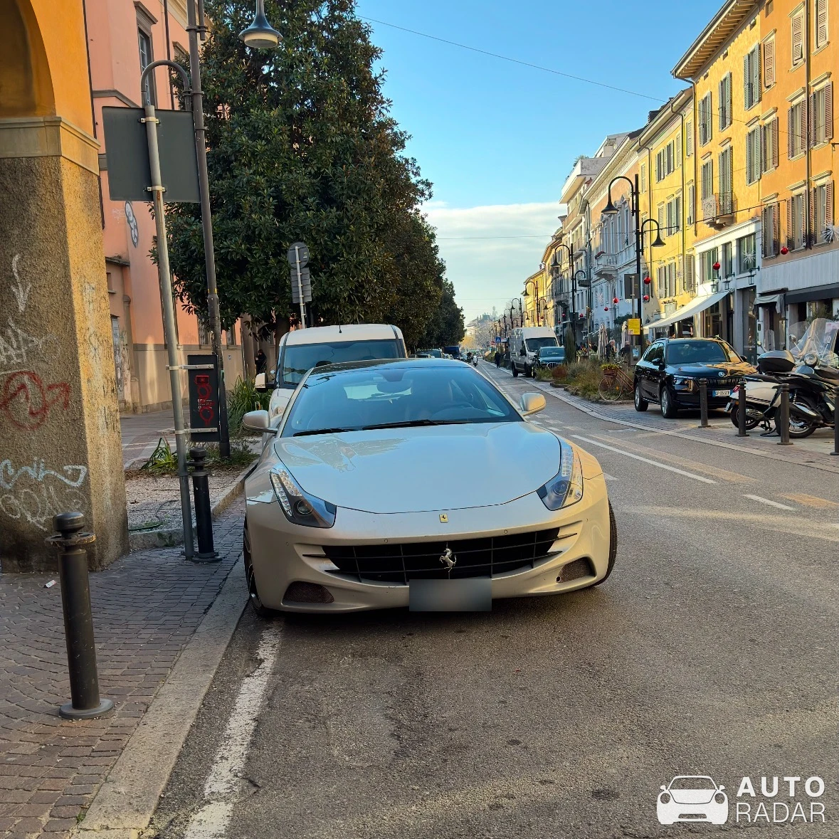 Ferrari FF spotted in Bergamo, Italy