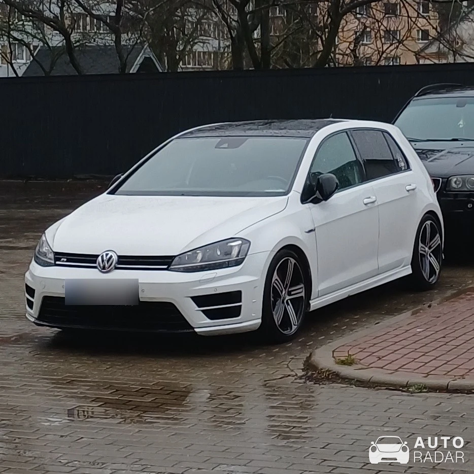Volkswagen Golf R MkVII spotted in Liepāja, Latvia