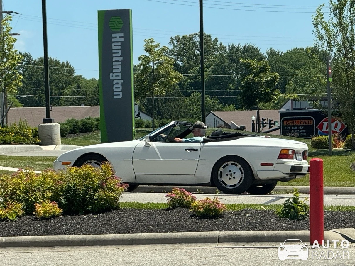 Porsche 944 S2 Cabriolet spotted in Sunbury