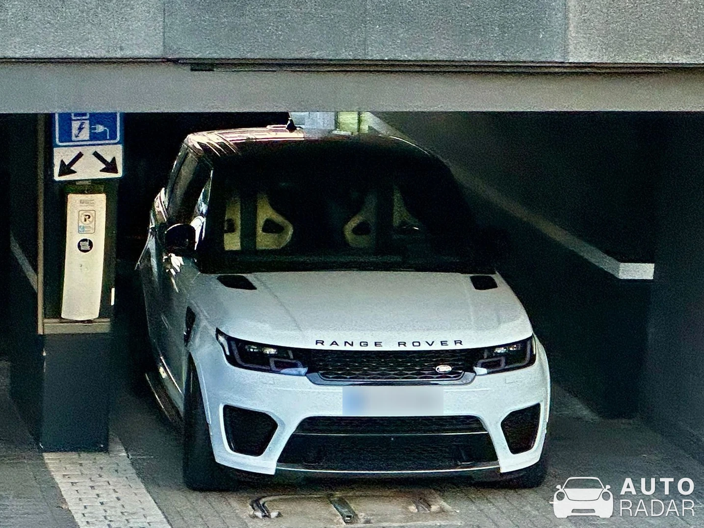 Land Rover Range Rover Sport SVR 2018 spotted in Rotterdam