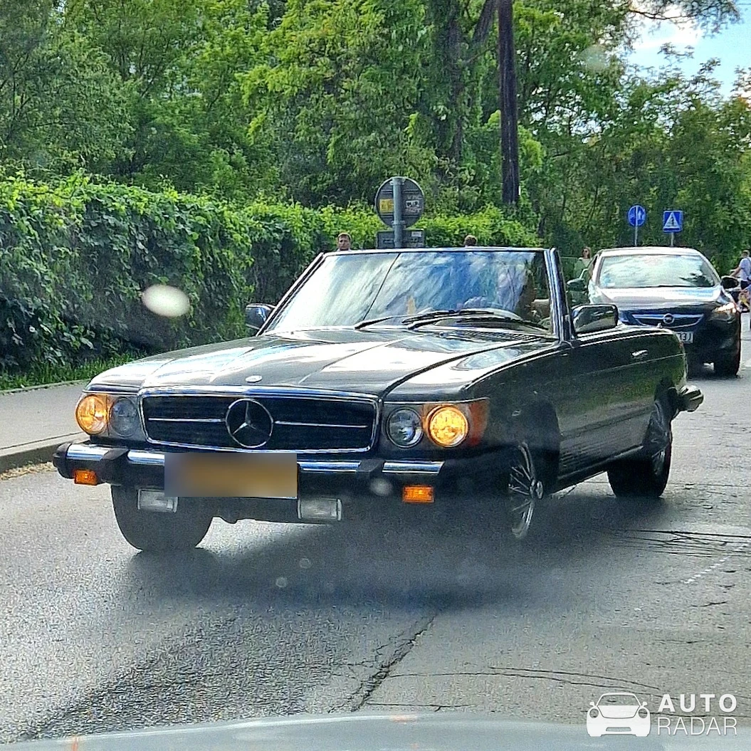 Mercedes-Benz 560 SL R107 spotted in Kraków