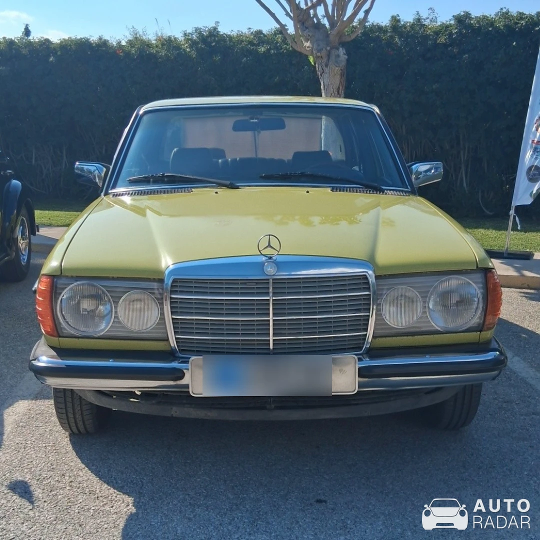 Mercedes-Benz 200D W123 spotted in Glyfada