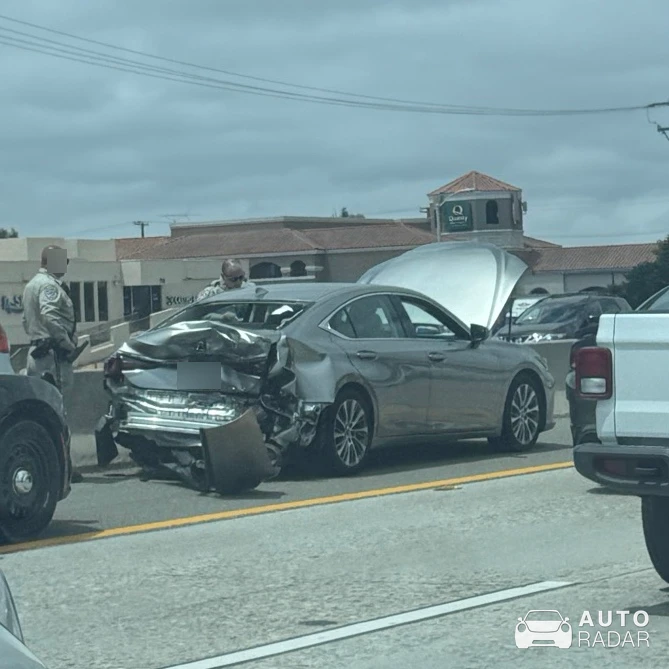Lexus ES 350 spotted in Camarillo