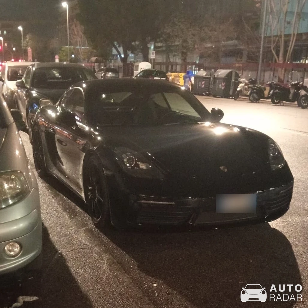 Porsche 718 Cayman spotted in Bari, Italy
