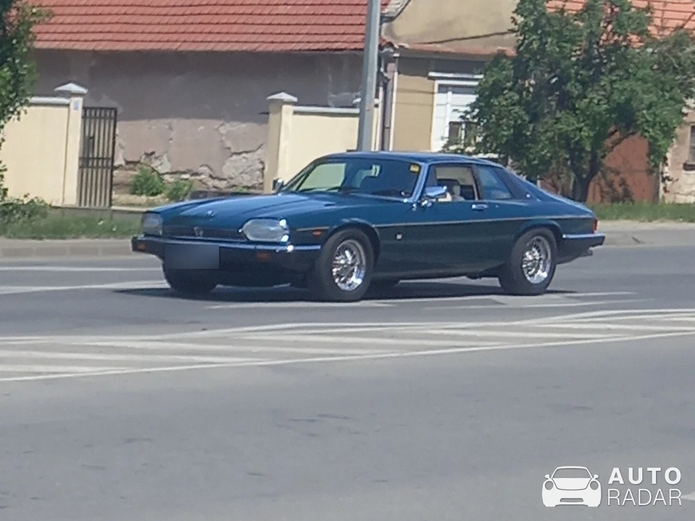 Jaguar XJ12 spotted in Oradea