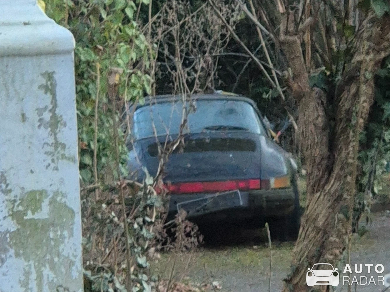 Porsche 964 Carrera spotted in Siegen, Germany