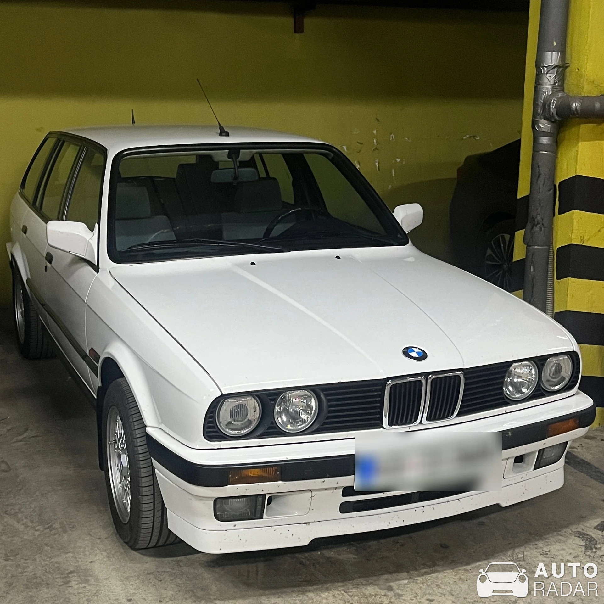 BMW 3 series E30 Touring spotted in Sarajevo