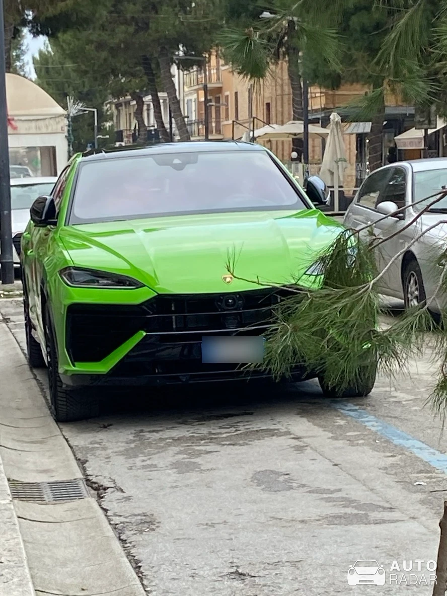 Lamborghini Urus spotted in Porto Recanati
