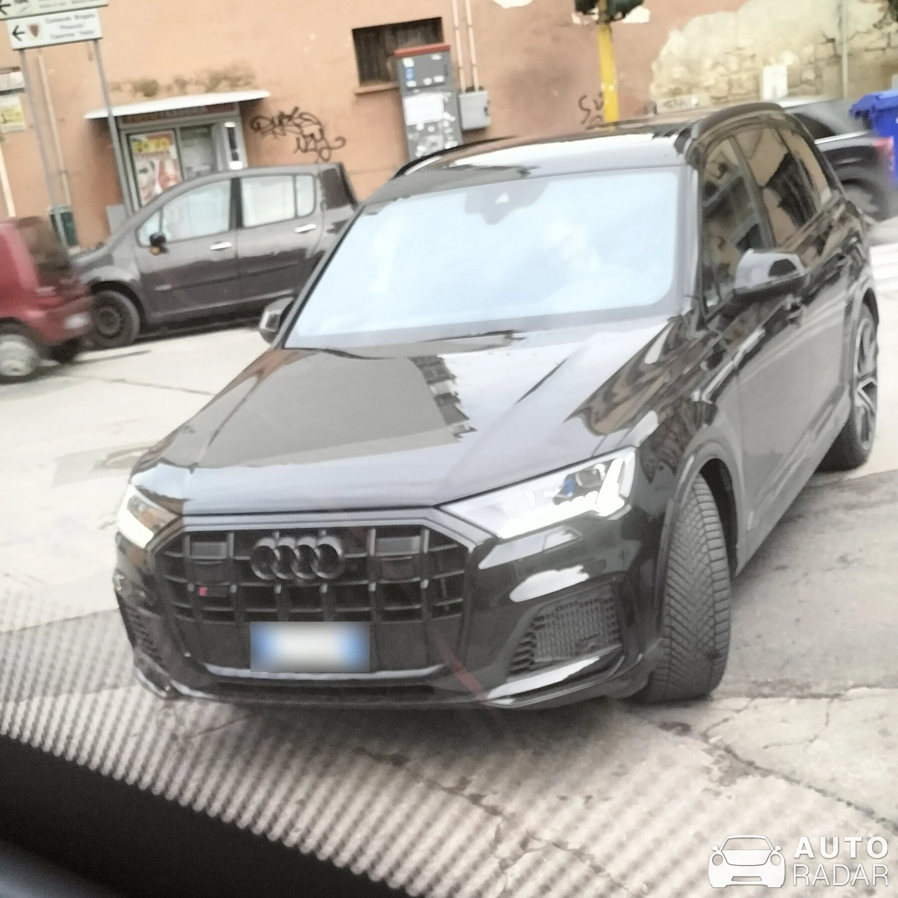 Audi SQ7 spotted in Bari, Italia