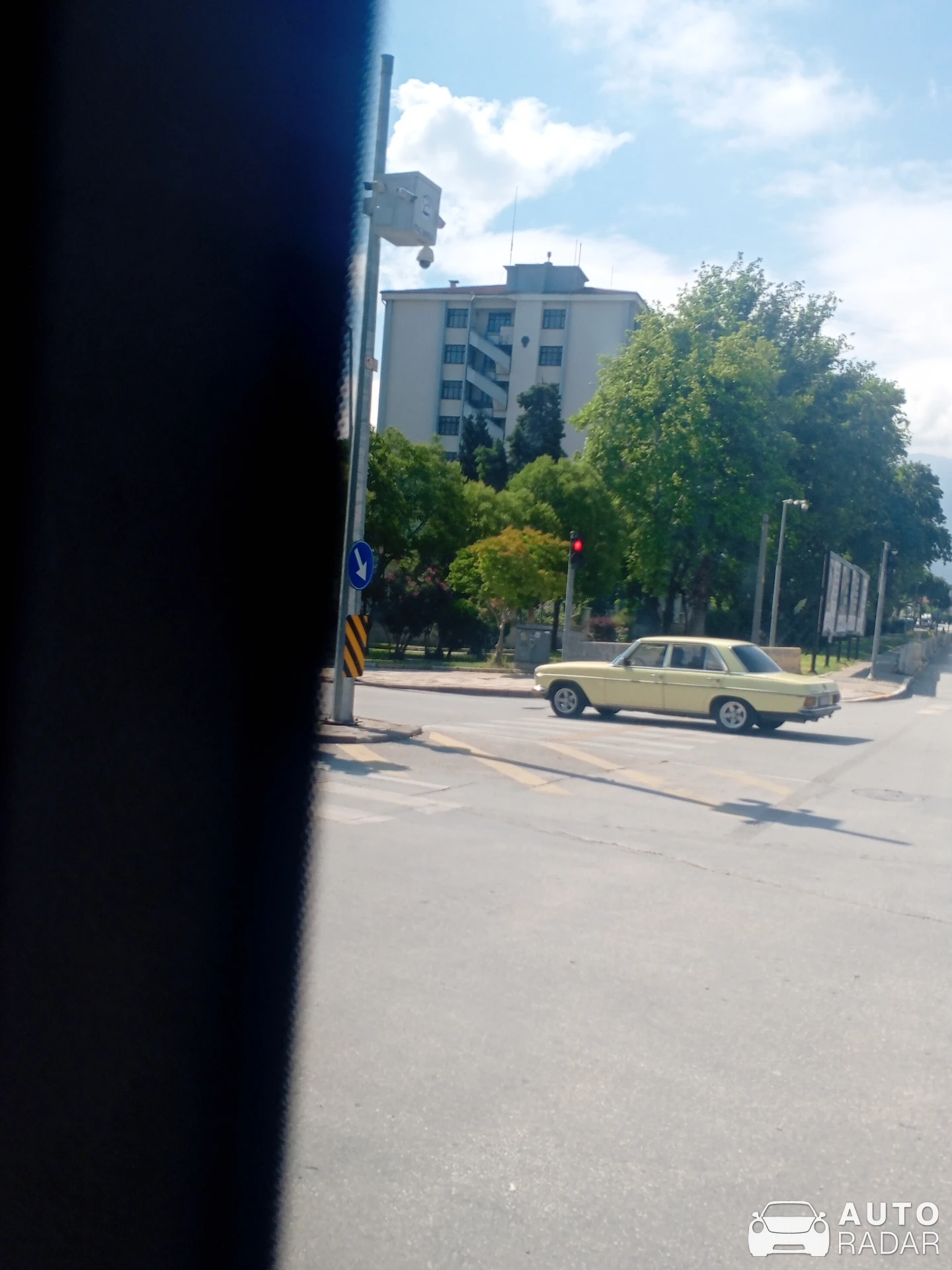 Mercedes-Benz W114 spotted in Pamukkale