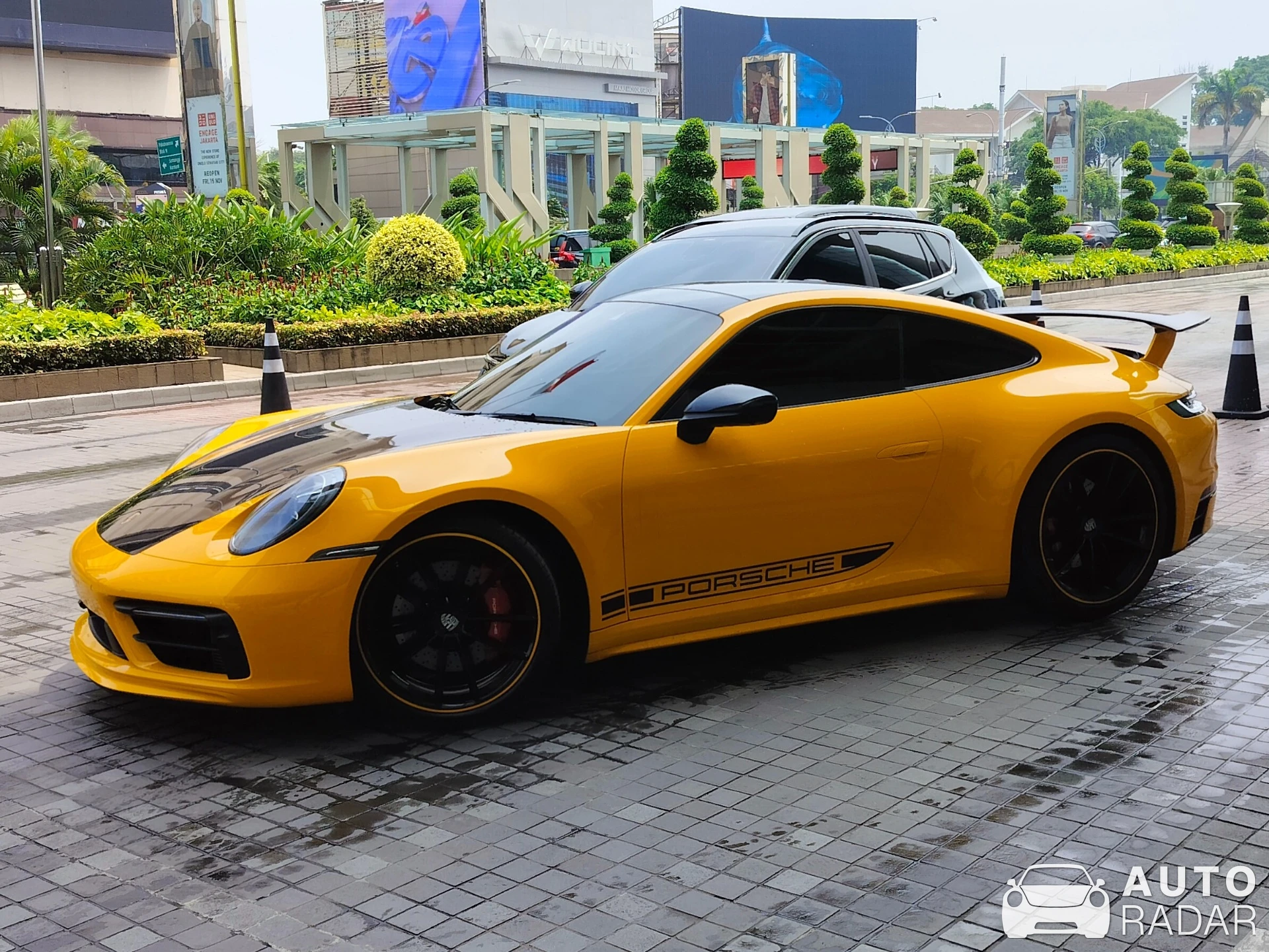 Porsche 992 Carrera 4S MkI spotted in Kota Jakarta Pusat, Indonesia