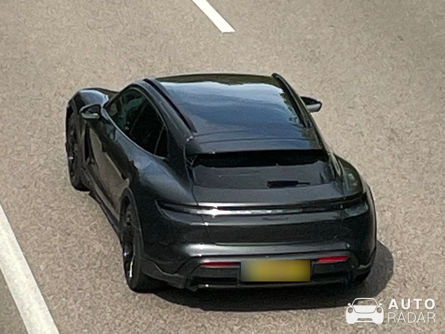 Porsche Taycan Cross Turismo MkI spotted in Dommartin-lès-Toul