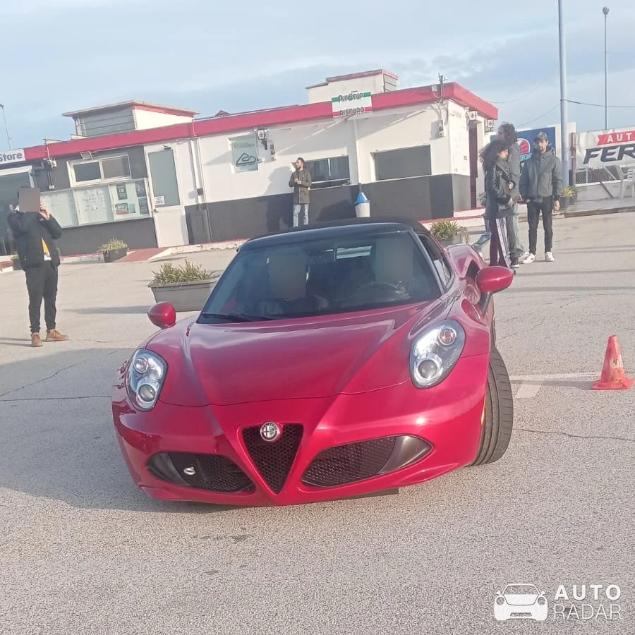 Alfa Romeo 4C Spider spotted in Città Metropolitana di Bari, Italy