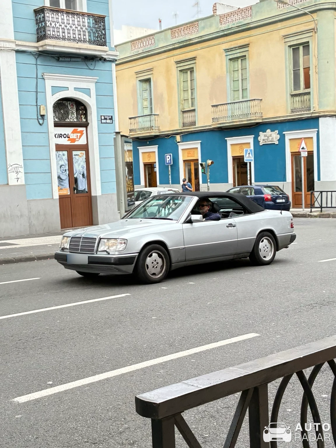 Mercedes-Benz E-Klasse Cabriolet A124 spotted in Las Palmas de Gran Canaria, España