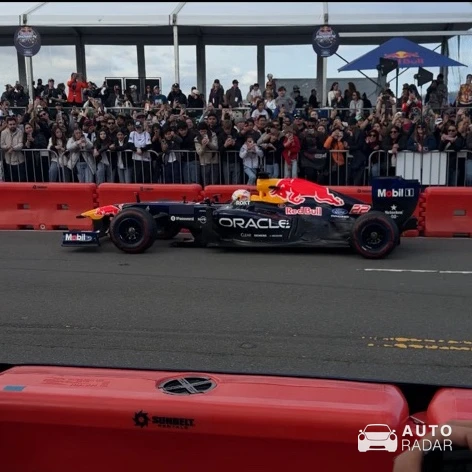 Red Bull Racing RB7 spotted in San Francisco
