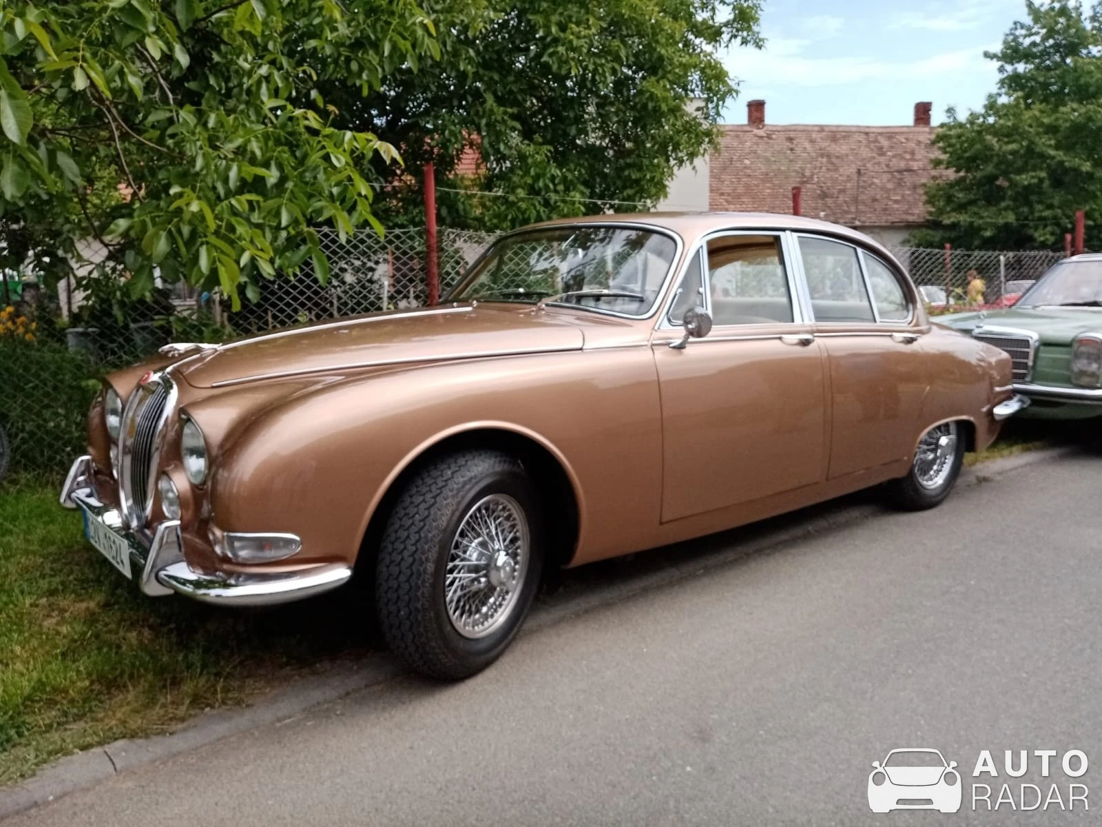 Jaguar Mark X spotted in Dobelice