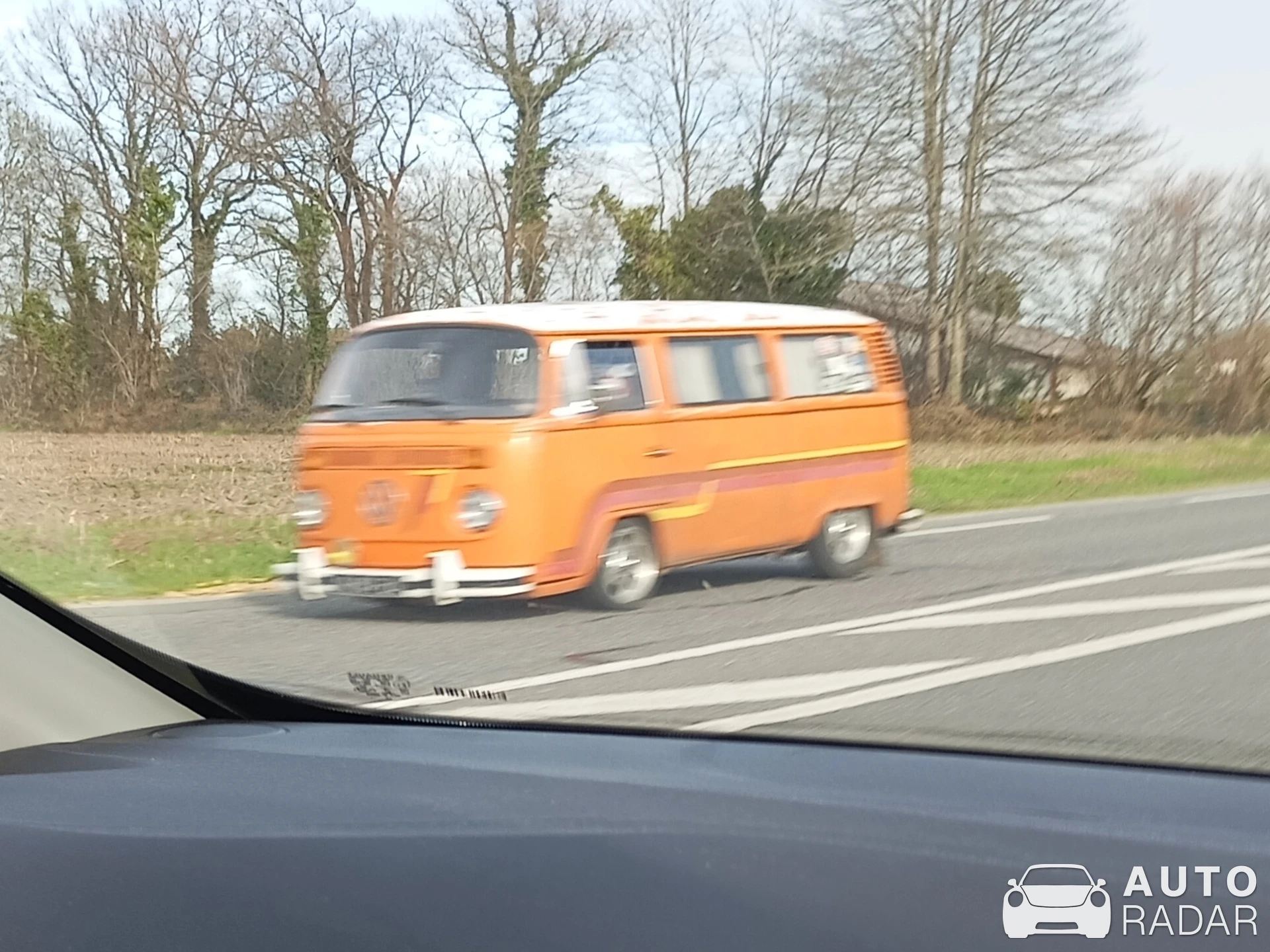 Volkswagen Transporter T2 spotted in Lée