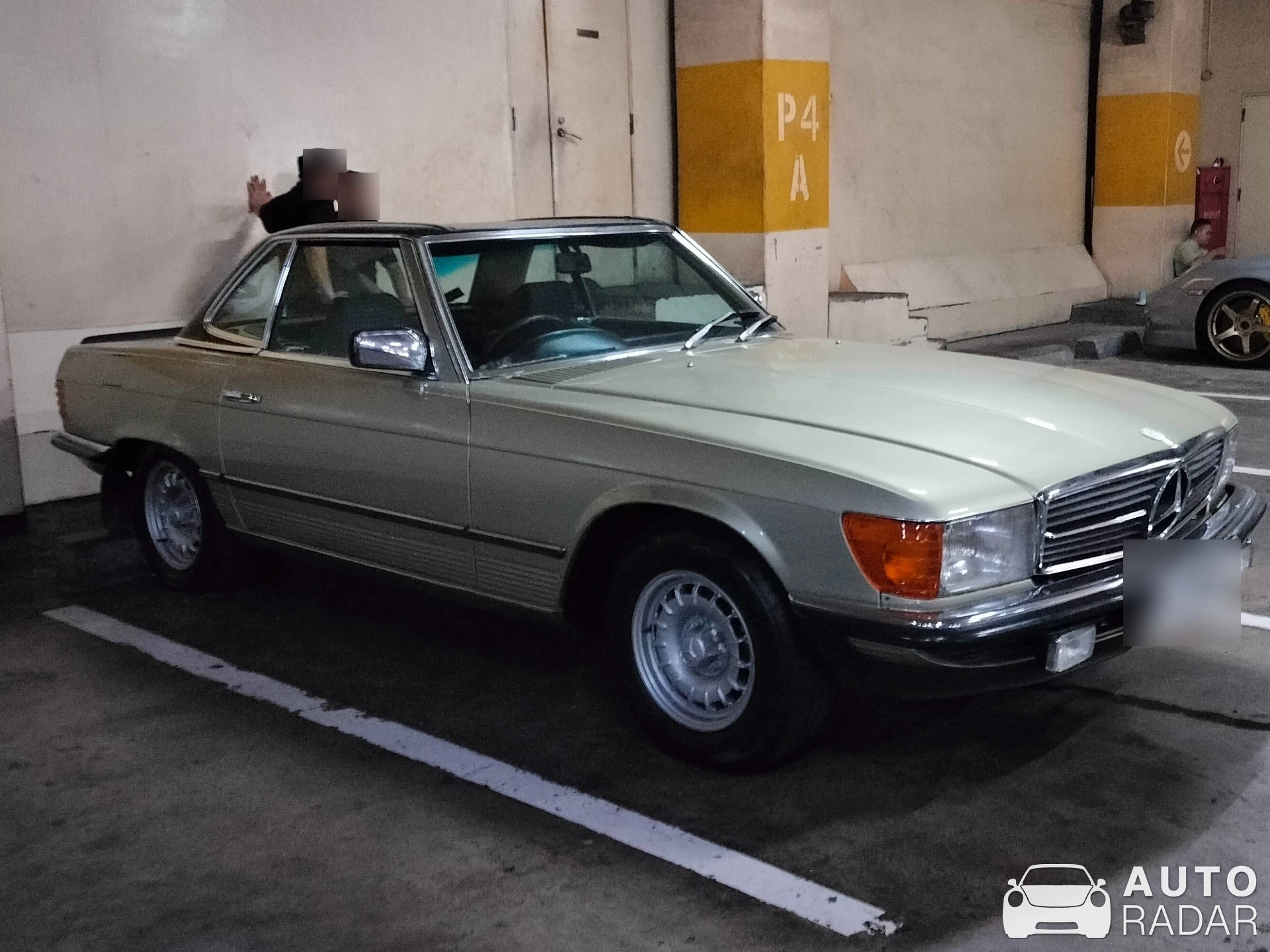 Mercedes-Benz 450SL spotted in Kota Jakarta Pusat, Indonesia