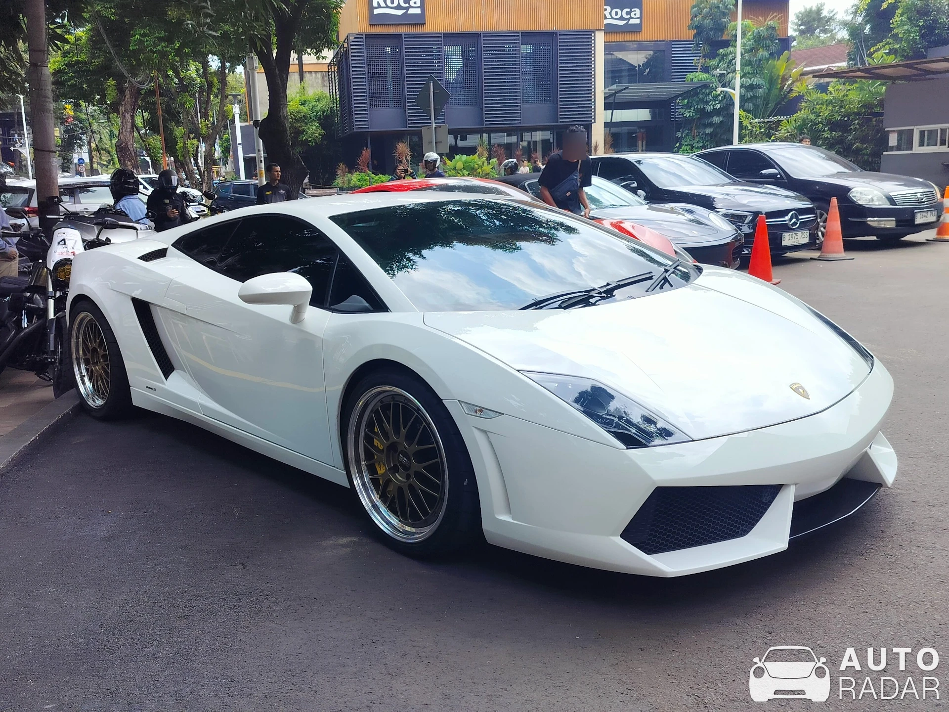Lamborghini Gallardo LP560-4 spotted in Kota Jakarta Selatan, Indonesia