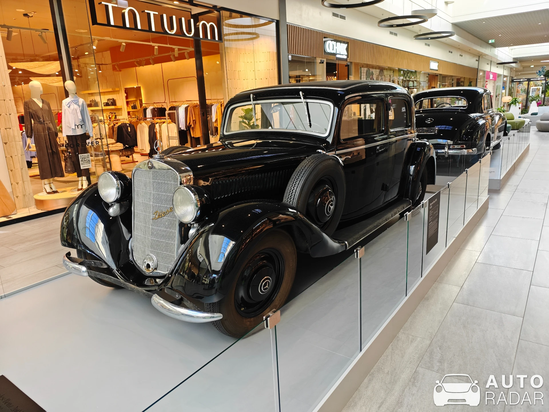 Mercedes-Benz 260 D W138 spotted in Janki