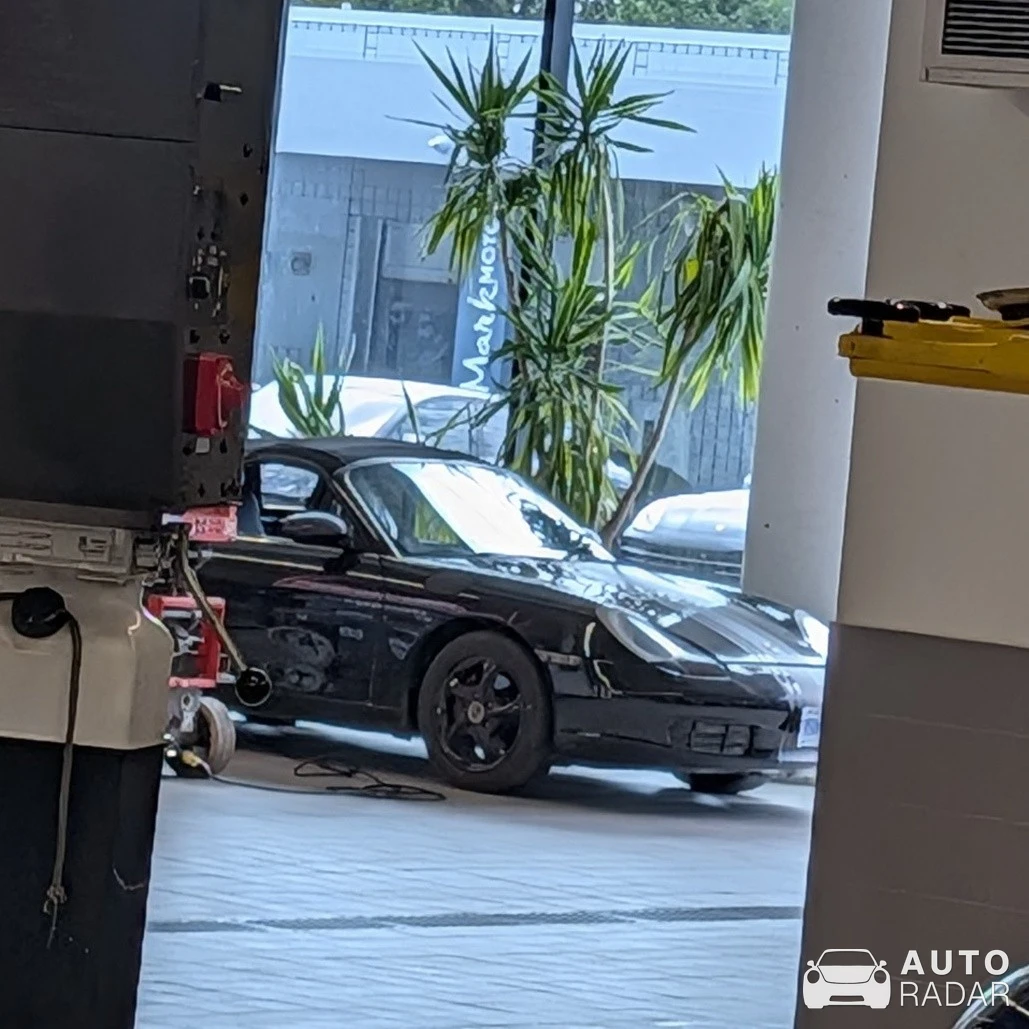 Porsche 996 Carrera Cabriolet spotted in Ottawa