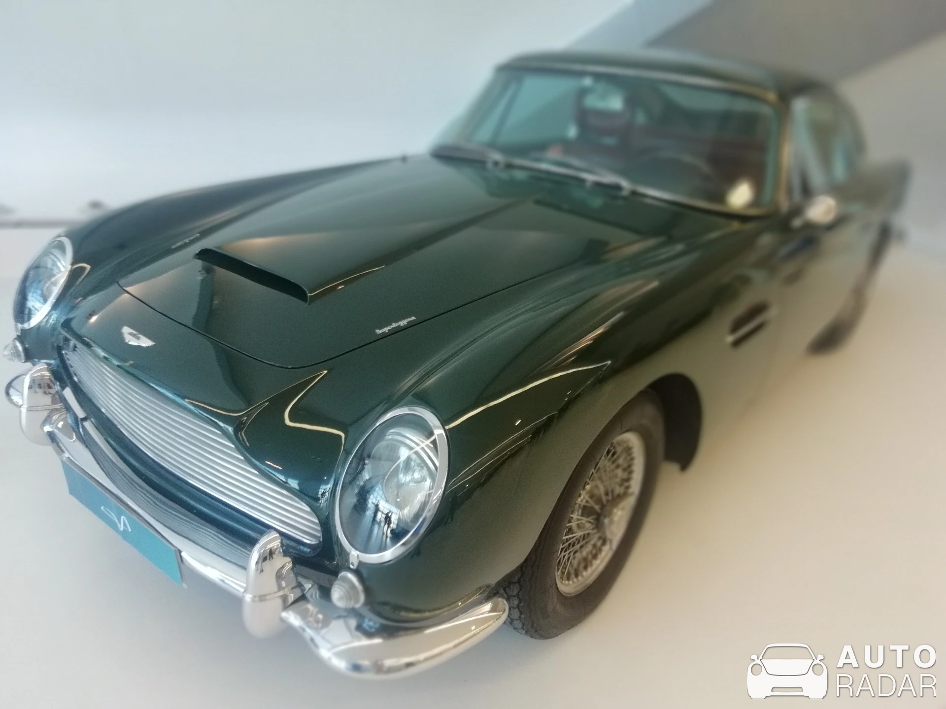 Aston Martin DB5 spotted in Zaragoza, España