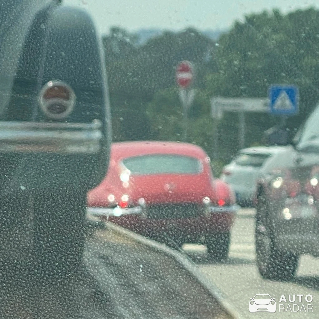 Jaguar E-Type spotted in Lousada