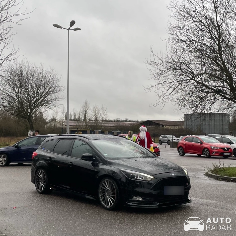 Ford Focus ST Estate 2015 spotted in Moulins-lès-Metz