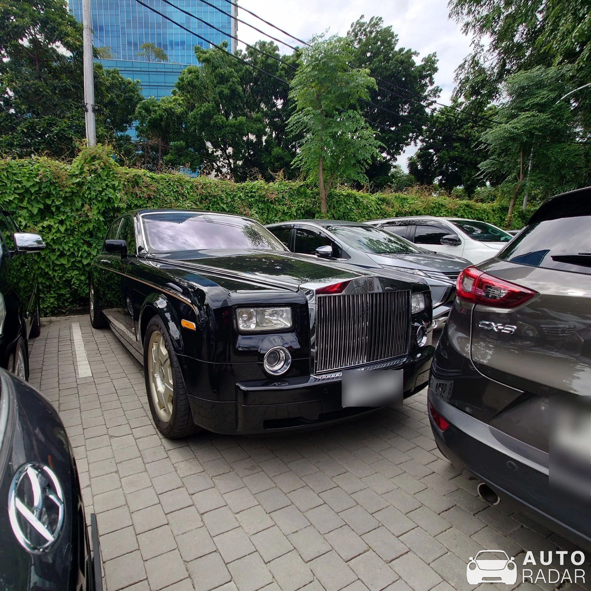 Rolls-Royce Phantom spotted in Kota Jakarta Pusat, Indonesia