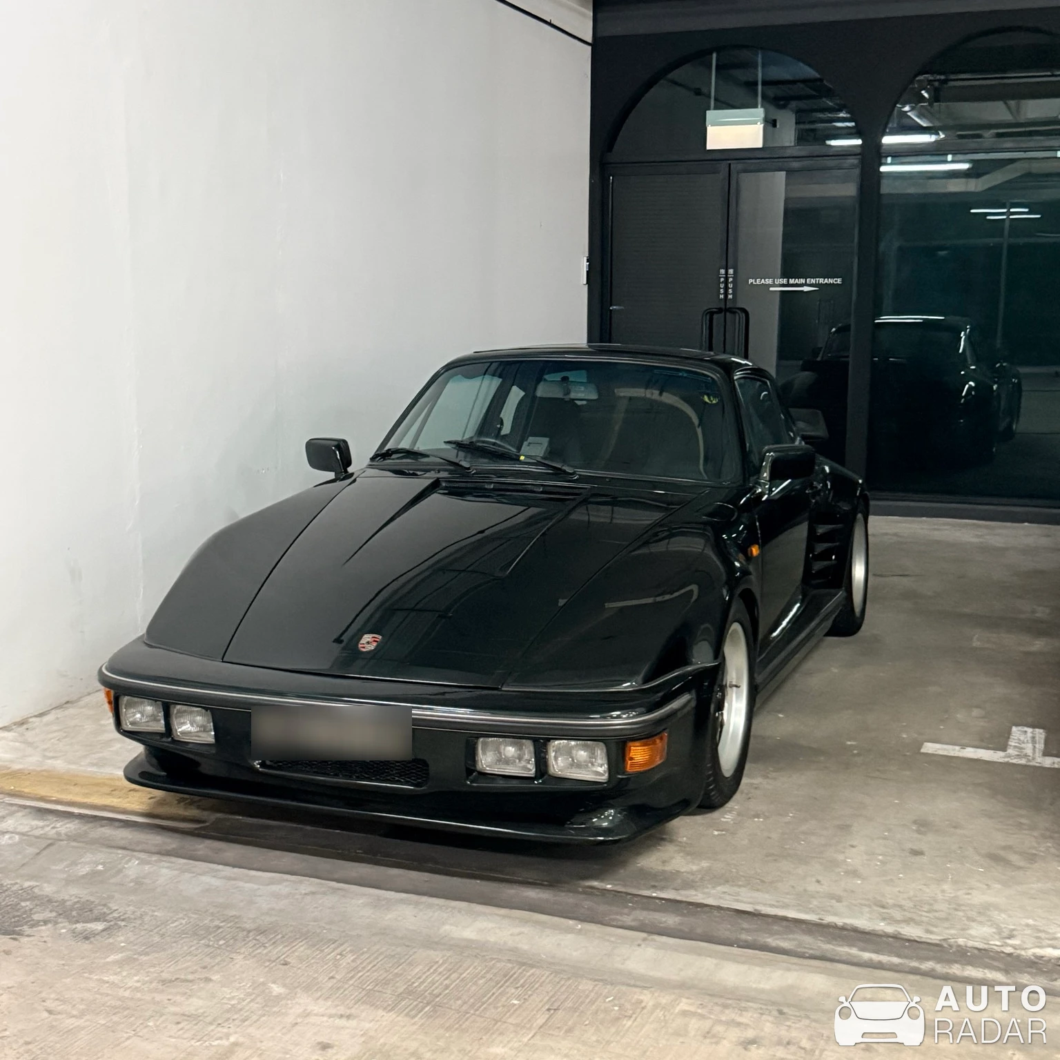 Porsche 930 Turbo Flachbau spotted in Singapore