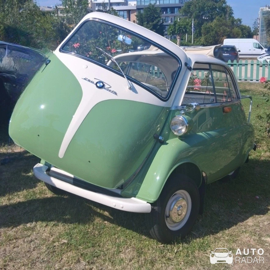 BMW Isetta 250 spotted in Alimos