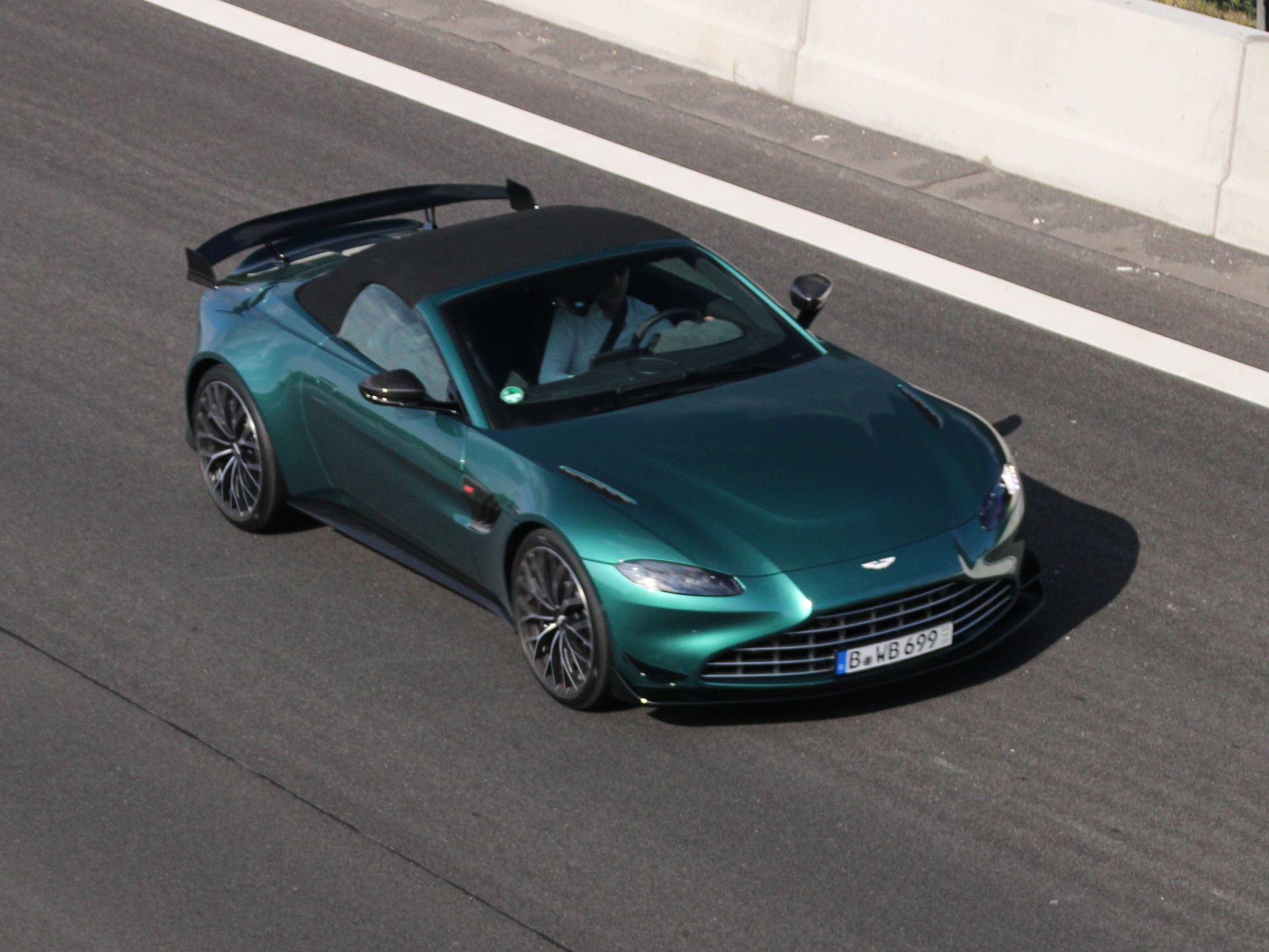 Aston Martin V8 Vantage Formula 1 Edition Roadster