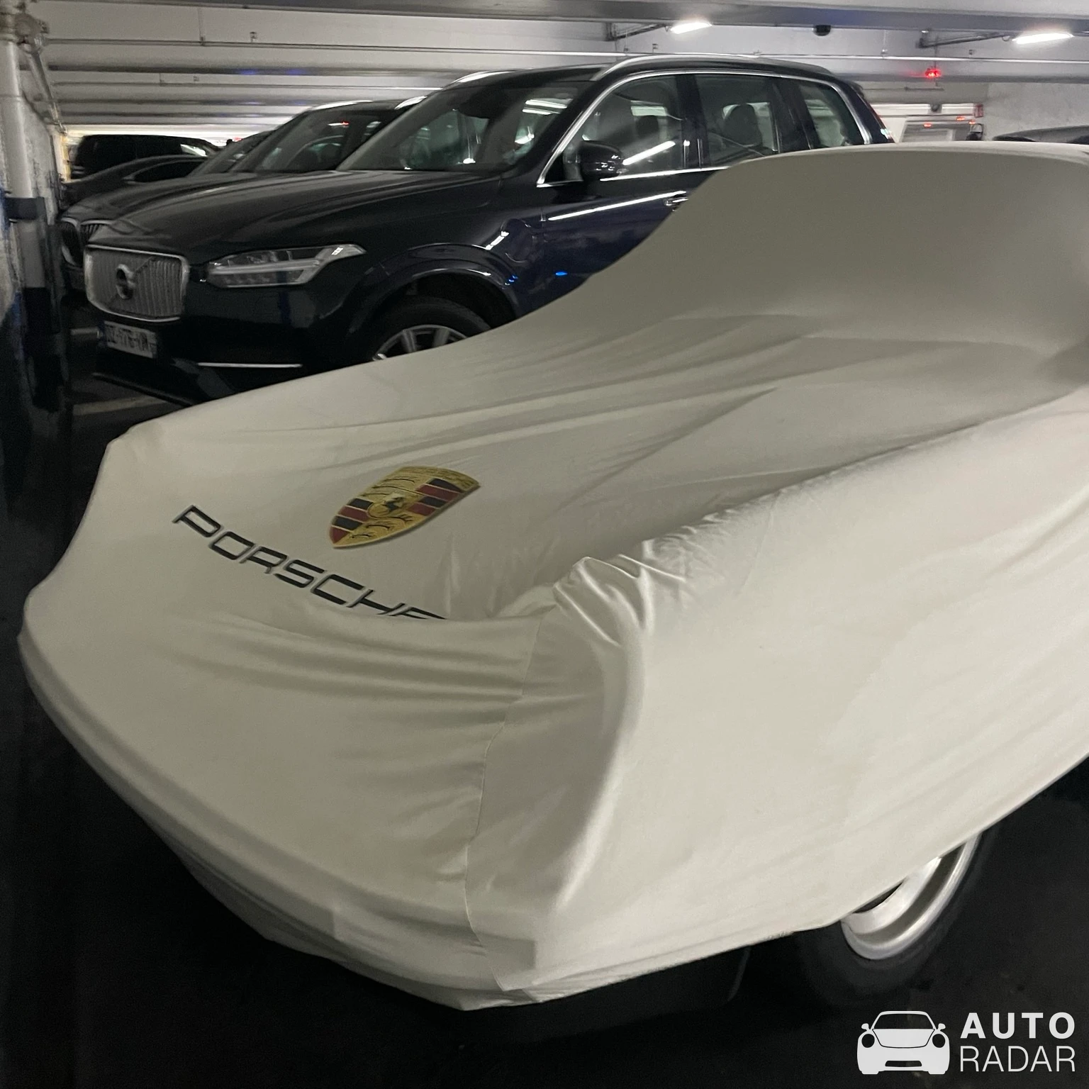 Porsche 930 Turbo 3.0 spotted in Paris, France
