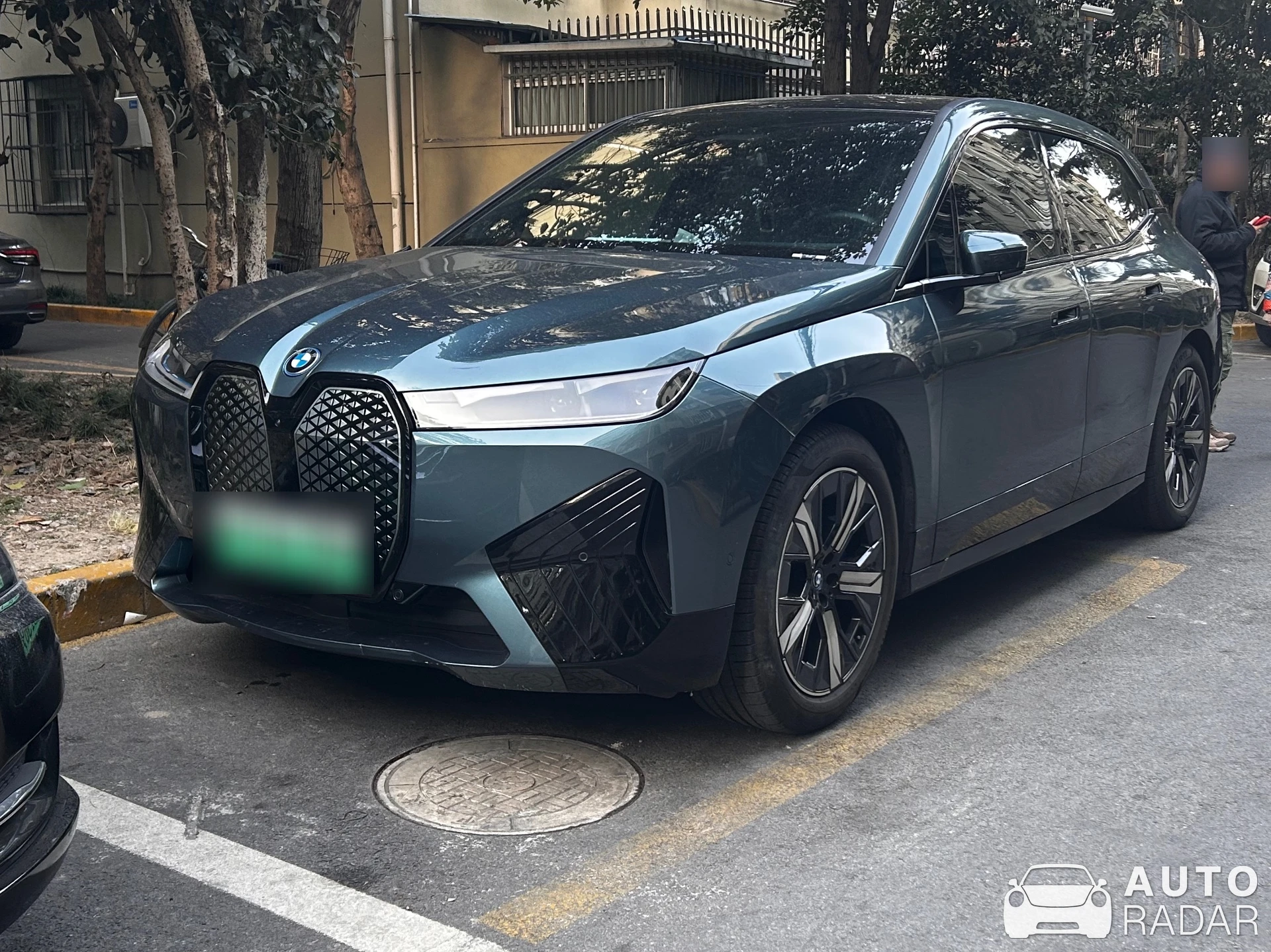 BMW iX spotted in 宝山区, 中国