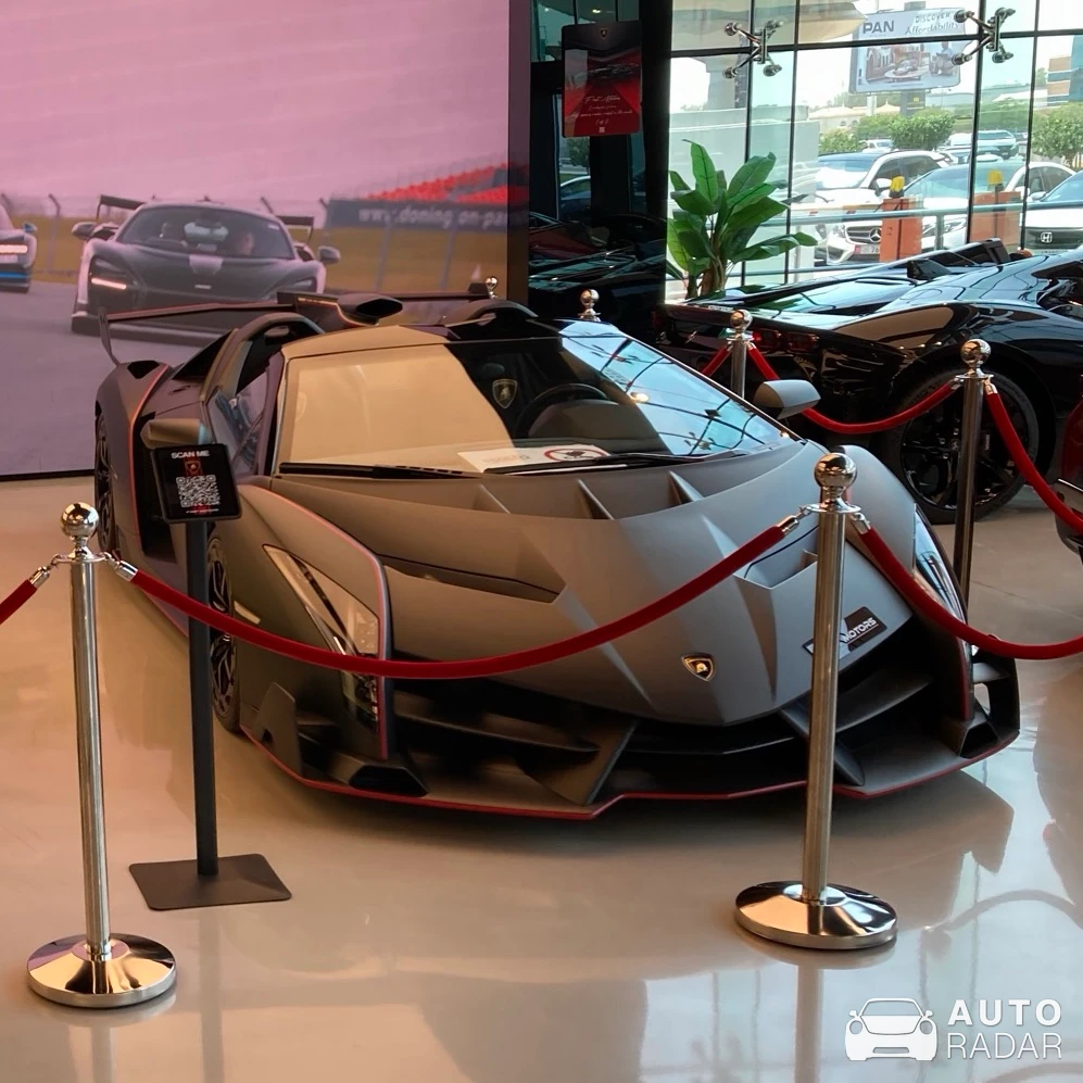 Lamborghini Veneno LP750-4 Roadster spotted in Dubai