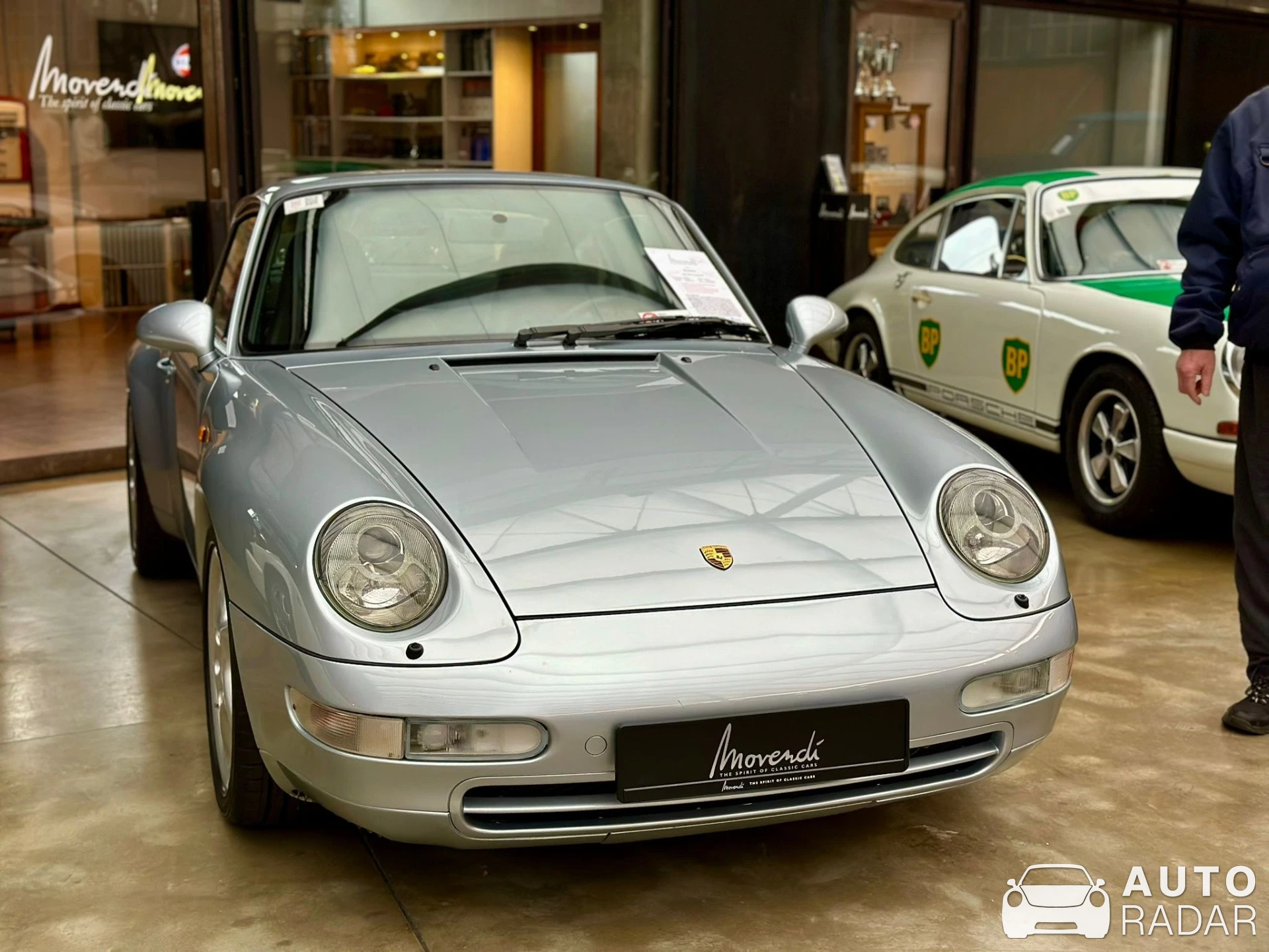 Porsche 993 Carrera 4 spotted in Düsseldorf