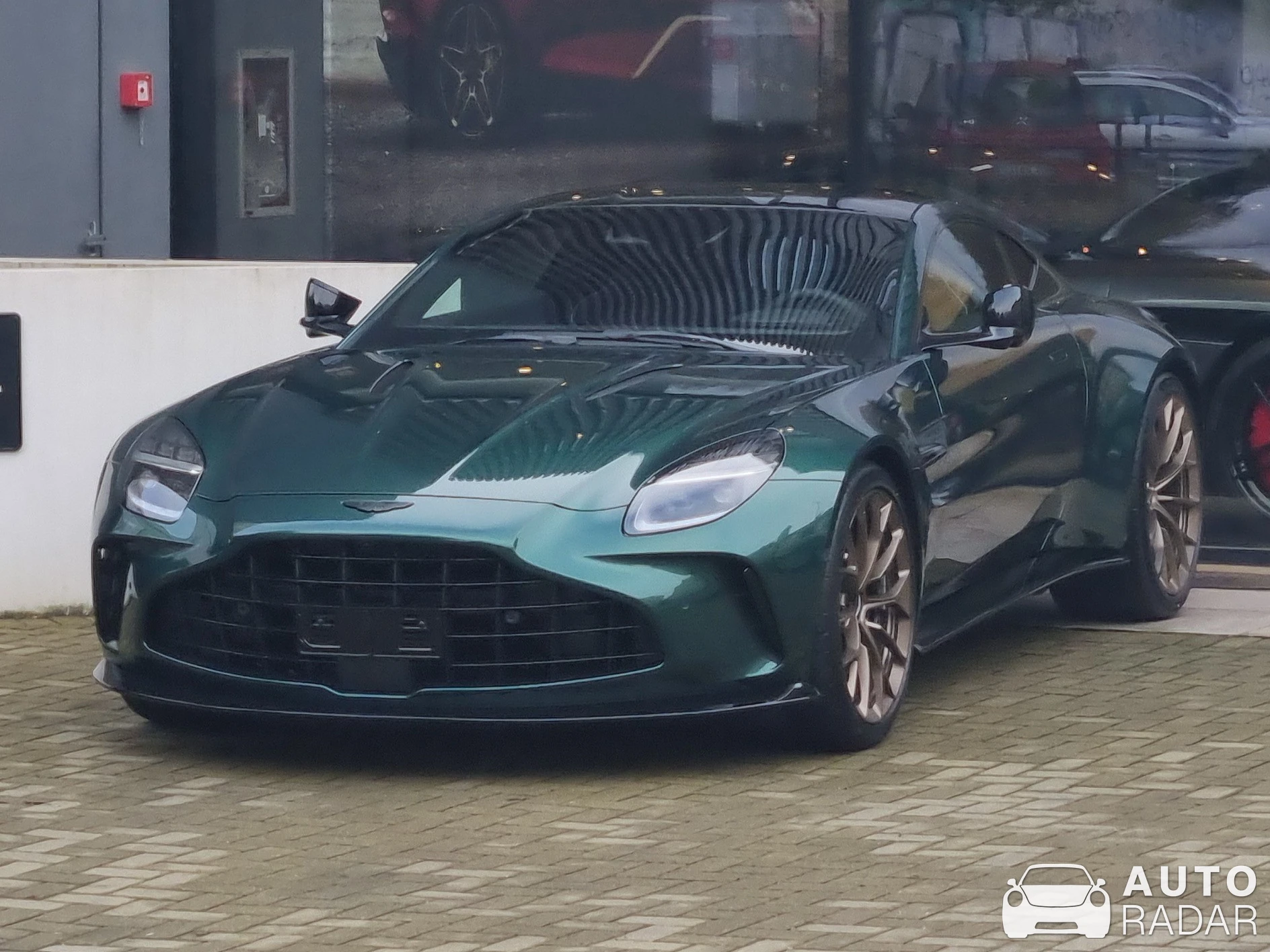 Aston Martin V8 Vantage spotted in Milano, Italia