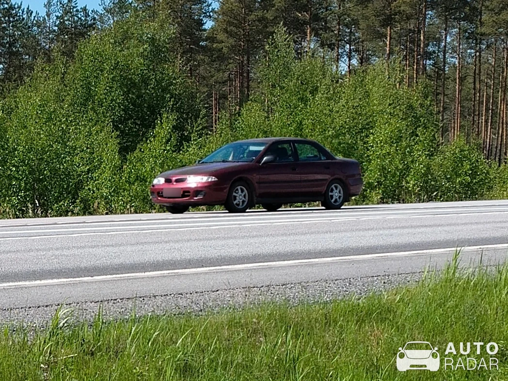 Mitsubishi Carisma spotted in Leivonmäki