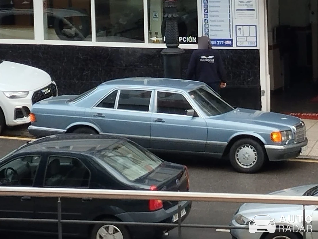 Mercedes-Benz 1000 SEL W126 spotted in Oviedo