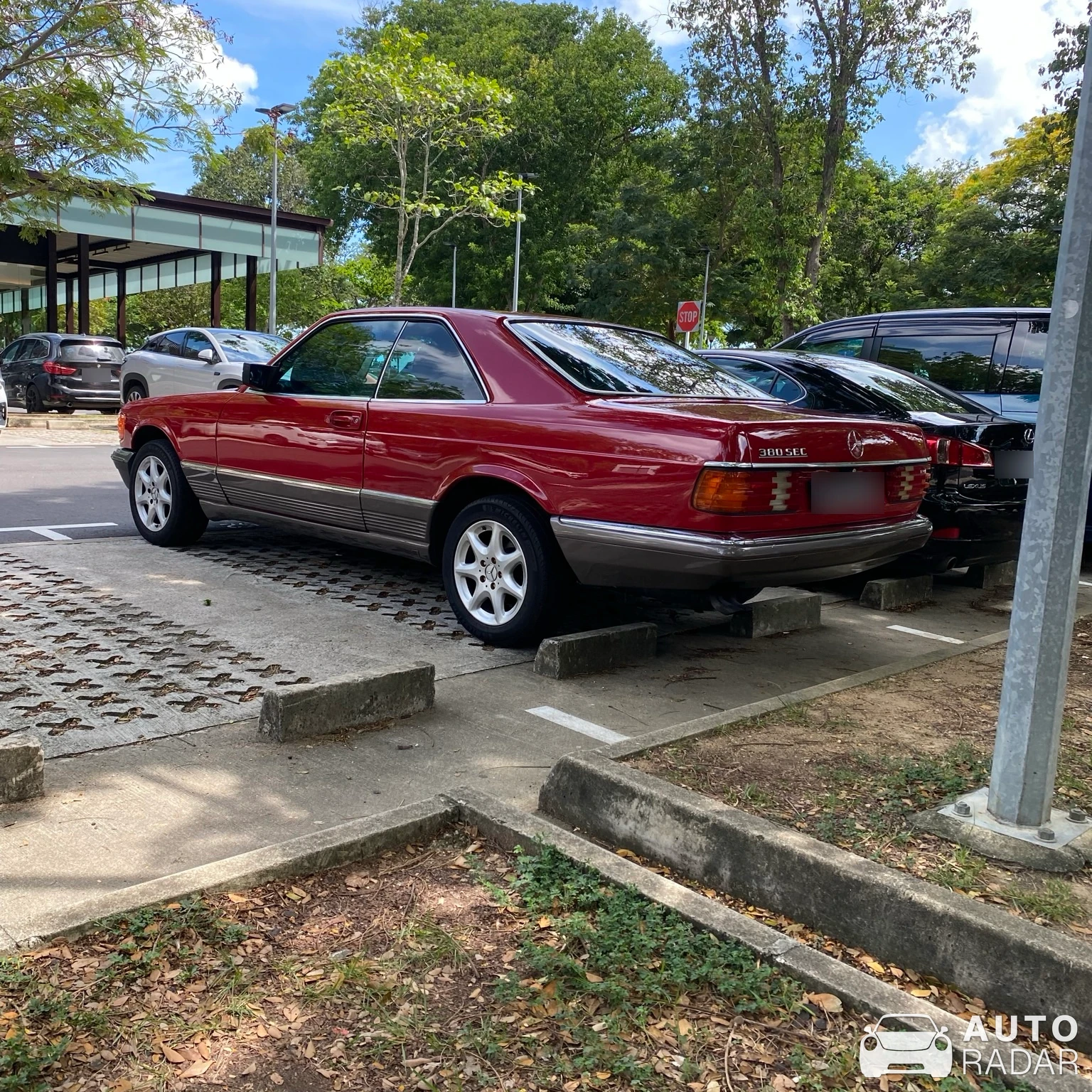 Mercedes-Benz C126 spotted in Singapore
