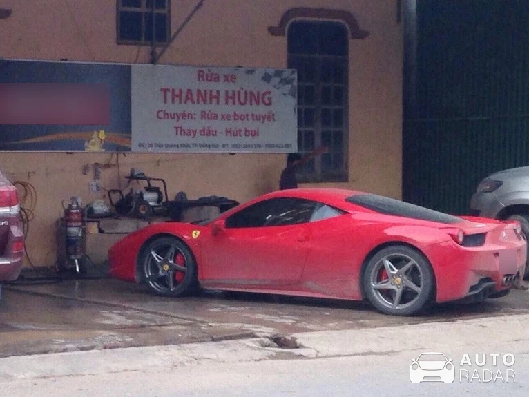 Ferrari 458 Italia spotted in Đồng Hới