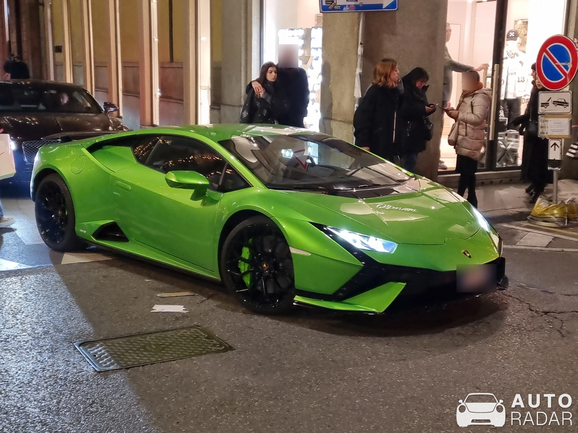 Lamborghini Huracán LP640-2 Tecnica spotted in Milano, Italia