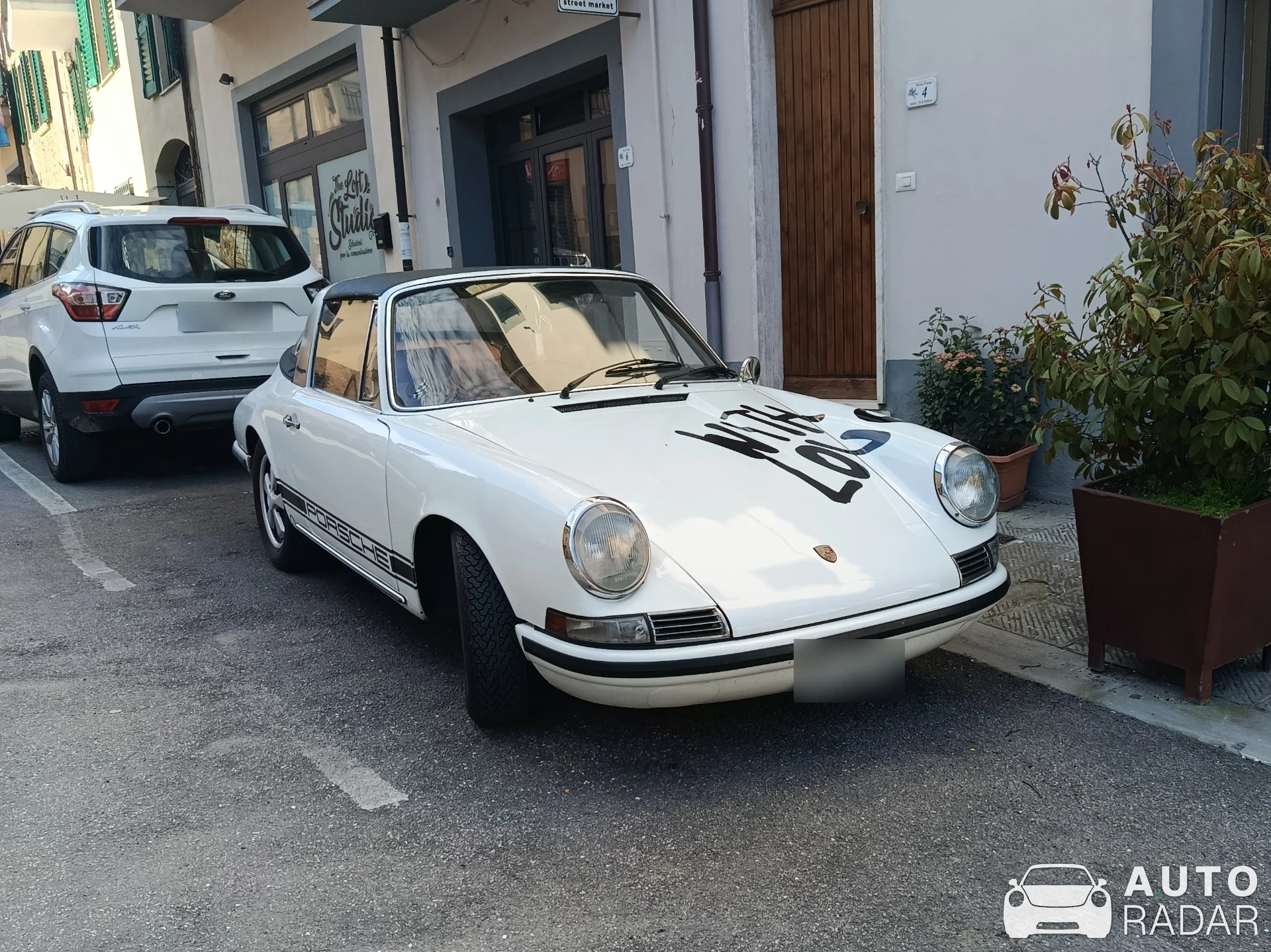 Porsche 911 Targa 2.4 S spotted in Bucine