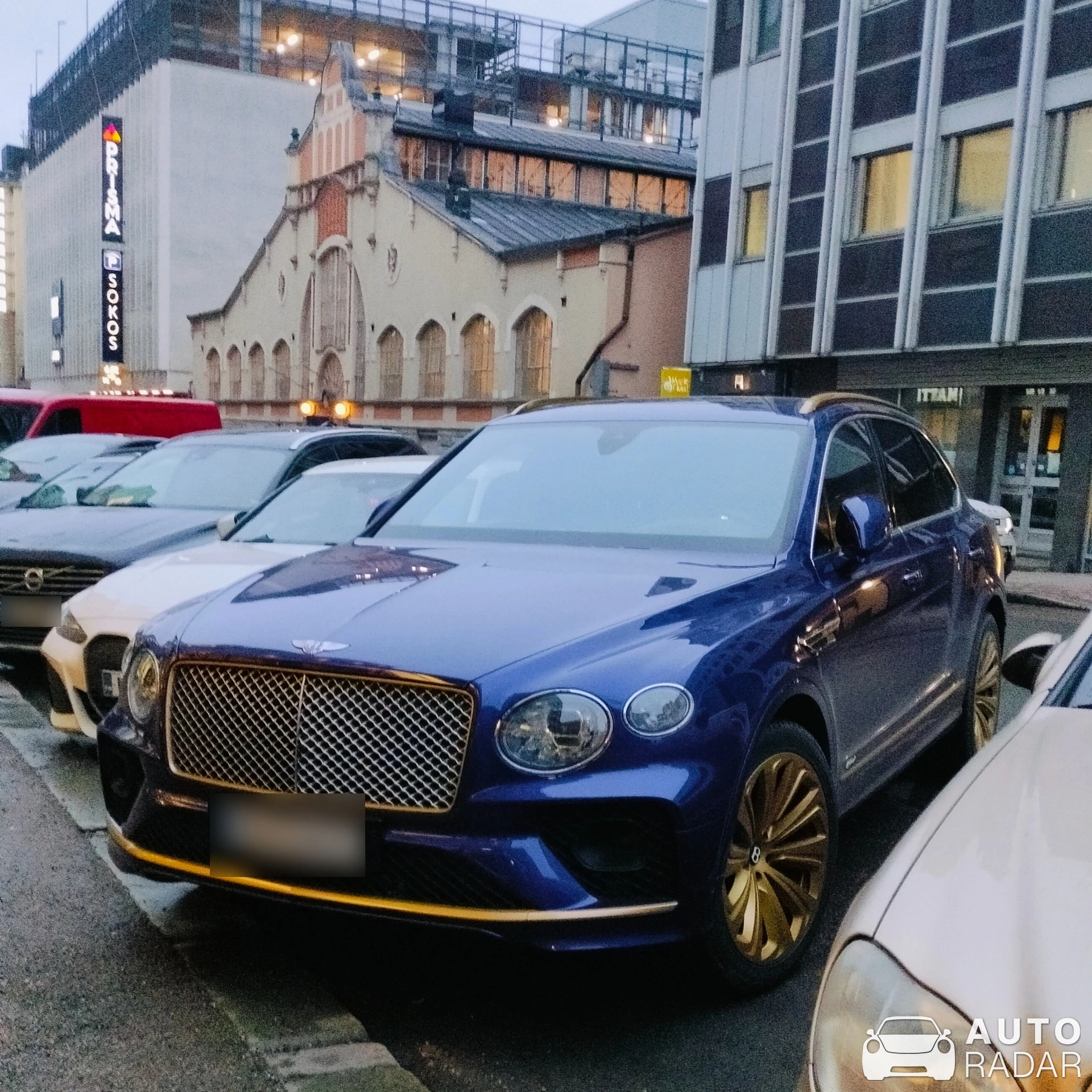 Bentley Bentayga Hybrid 2021 spotted in Tampere