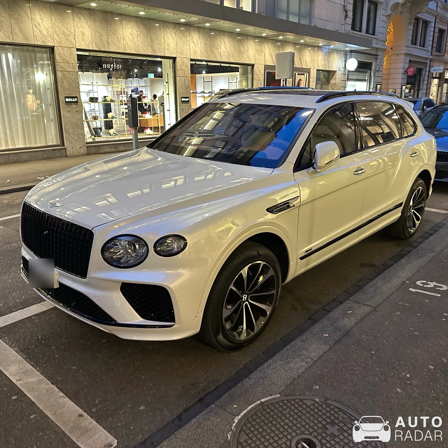 Bentley Bentayga Azure spotted in Zürich, Schweiz